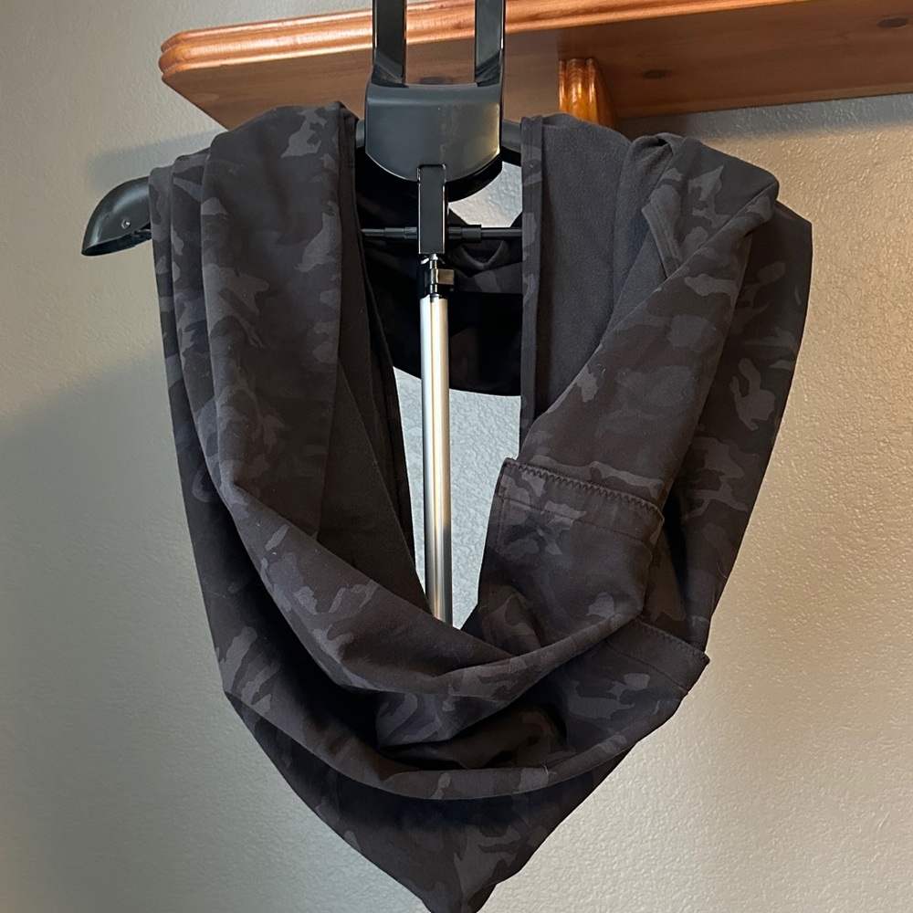 Lululemon Vinyasa Flow Scarf Black Camo Excellent